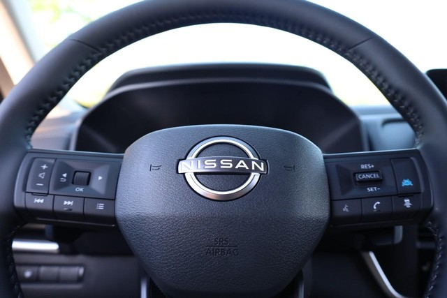 Nissan Rogue Vehicle Image 09