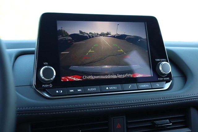 Nissan Rogue Vehicle Image 12
