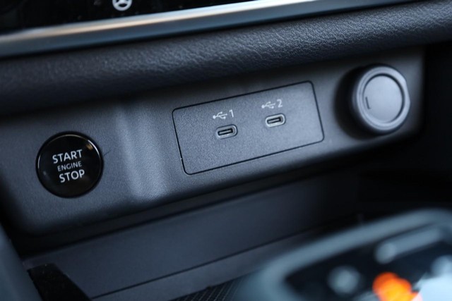 Nissan Rogue Vehicle Image 14