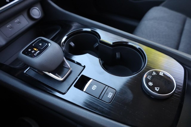 Nissan Rogue Vehicle Image 15