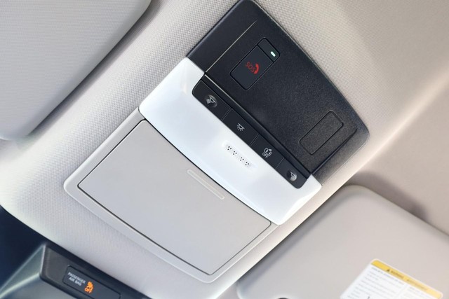 Nissan Rogue Vehicle Image 16