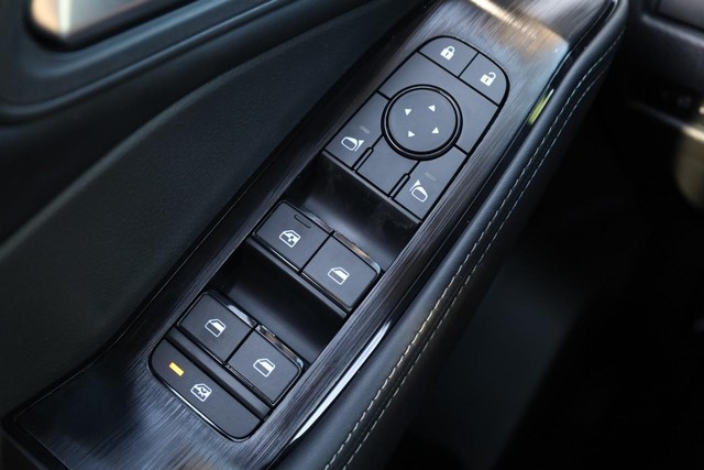 Nissan Rogue Vehicle Image 17