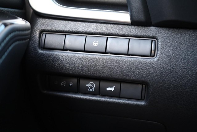 Nissan Rogue Vehicle Image 18