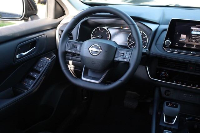 Nissan Rogue Vehicle Image 23