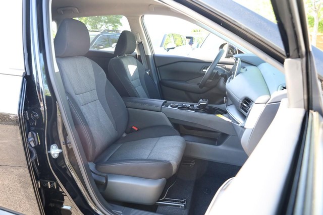 Nissan Rogue Vehicle Image 24
