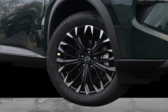 Nissan Rogue Vehicle Image 03