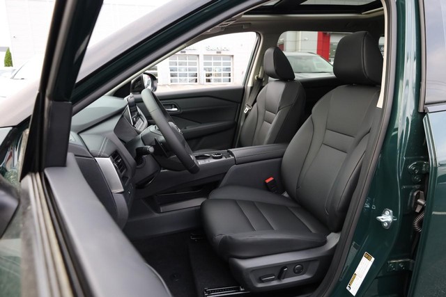 Nissan Rogue Vehicle Image 08