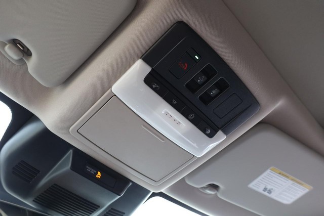 Nissan Rogue Vehicle Image 18