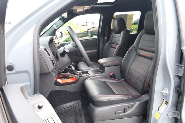 Nissan Frontier Vehicle Image 08