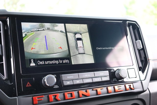 Nissan Frontier Vehicle Image 13