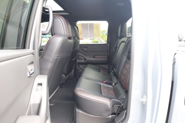 Nissan Frontier Vehicle Image 22