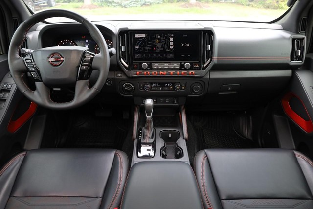 Nissan Frontier Vehicle Image 24