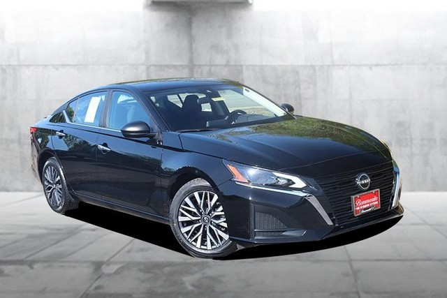Nissan Altima Vehicle Image 02
