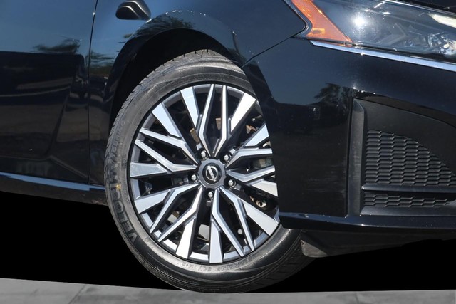 Nissan Altima Vehicle Image 03