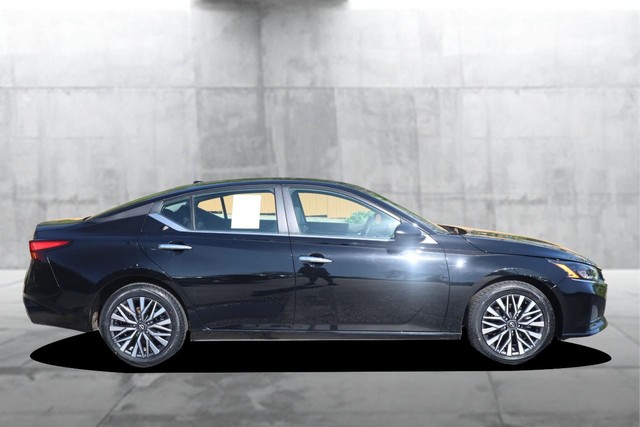 Nissan Altima Vehicle Image 05