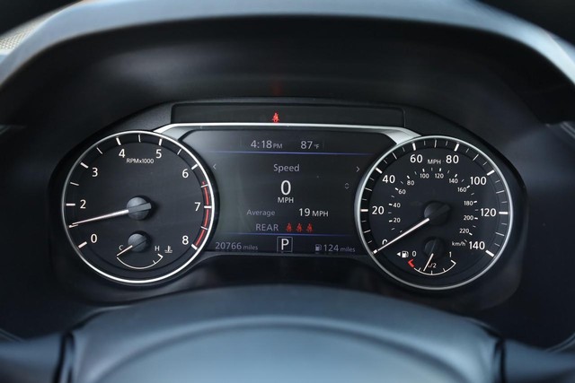 Nissan Altima Vehicle Image 10