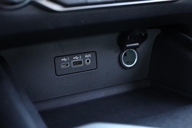 Nissan Altima Vehicle Image 14