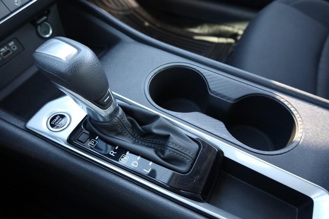 Nissan Altima Vehicle Image 15
