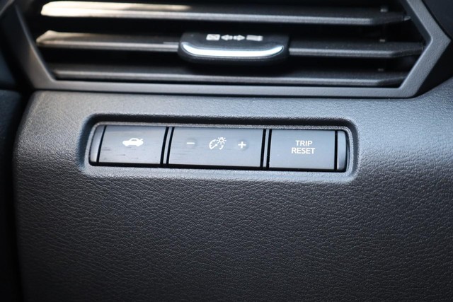 Nissan Altima Vehicle Image 18