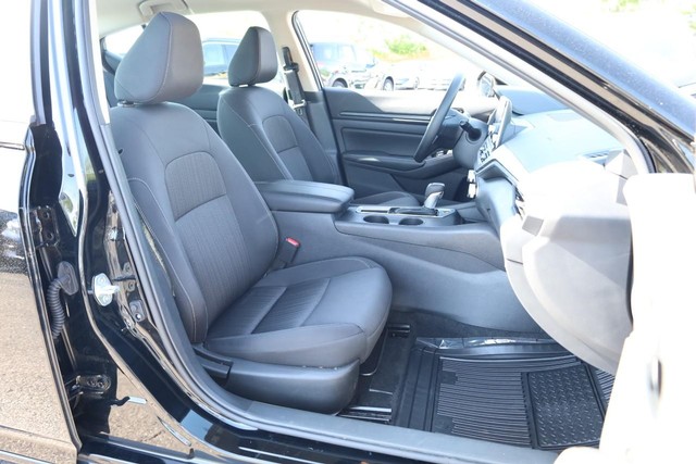 Nissan Altima Vehicle Image 23