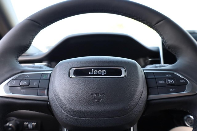 Jeep Compass Vehicle Image 11
