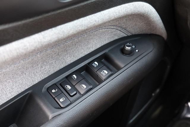 Jeep Compass Vehicle Image 19