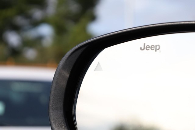 Jeep Compass Vehicle Image 21