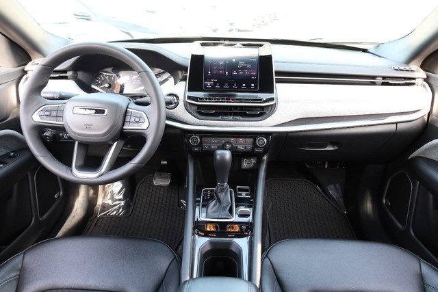 Jeep Compass Vehicle Image 24