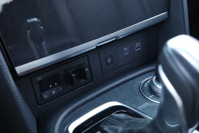 Nissan Armada Vehicle Image 16