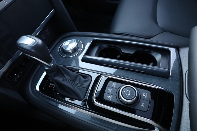 Nissan Armada Vehicle Image 17