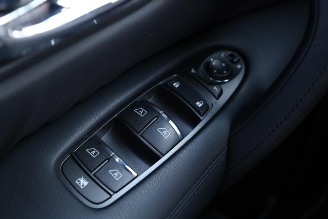 Nissan Armada Vehicle Image 19