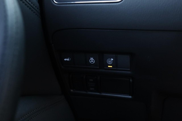 Nissan Armada Vehicle Image 21