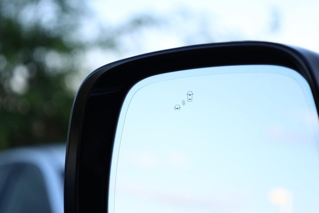 Nissan Armada Vehicle Image 22