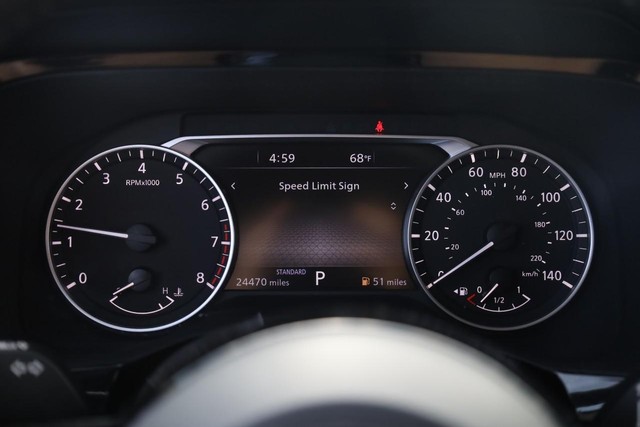 Nissan Pathfinder Vehicle Image 09
