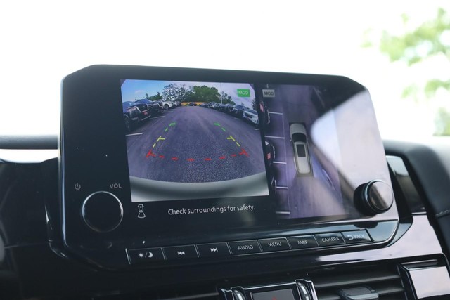 Nissan Pathfinder Vehicle Image 12
