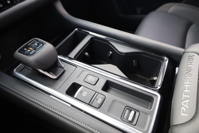 Nissan Pathfinder Vehicle Image 15