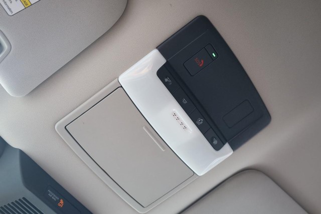 Nissan Pathfinder Vehicle Image 16