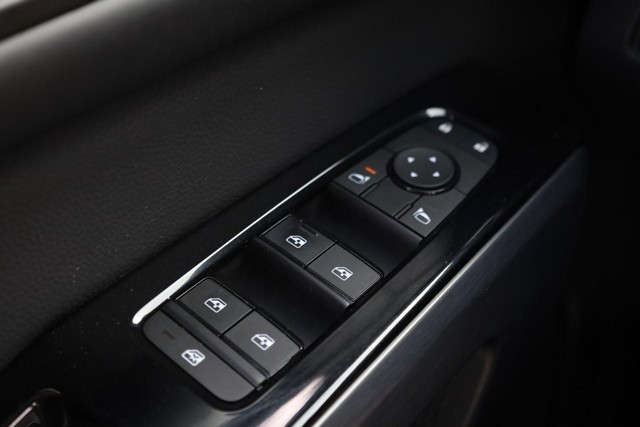 Nissan Pathfinder Vehicle Image 17