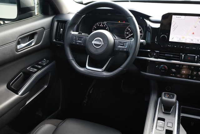 Nissan Pathfinder Vehicle Image 24
