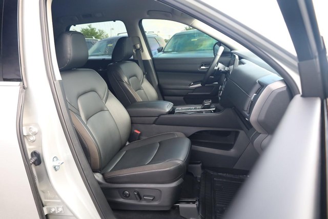 Nissan Pathfinder Vehicle Image 26
