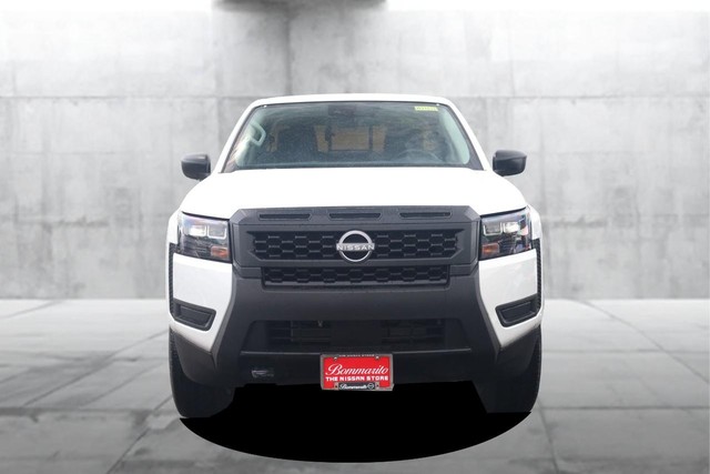 Nissan Frontier Vehicle Full-screen Gallery Image 4