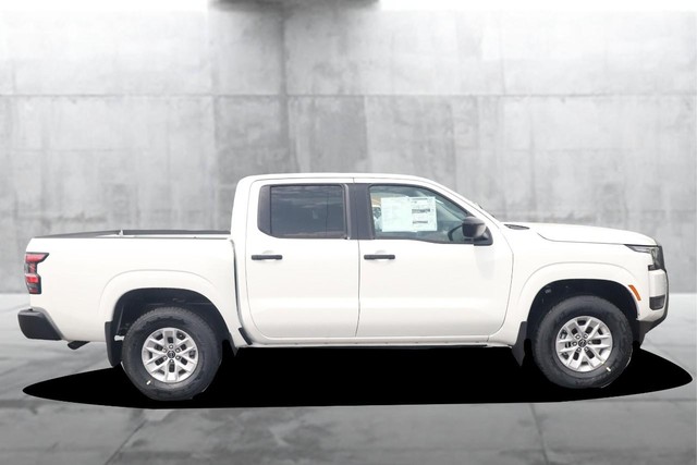 Nissan Frontier Vehicle Full-screen Gallery Image 5