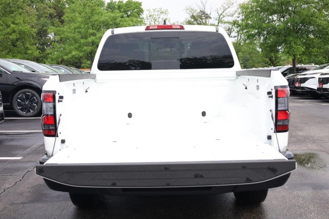 Nissan Frontier Vehicle Full-screen Gallery Image 7