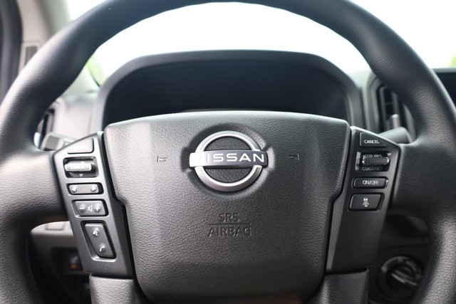 Nissan Frontier Vehicle Full-screen Gallery Image 9
