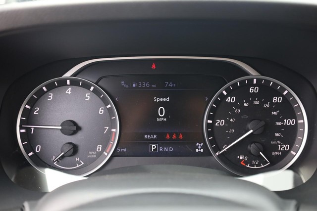Nissan Frontier Vehicle Full-screen Gallery Image 10