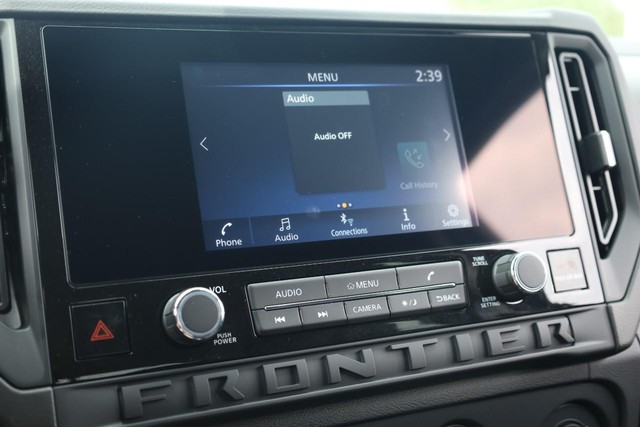 Nissan Frontier Vehicle Full-screen Gallery Image 11
