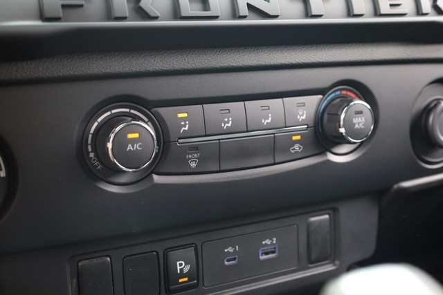 Nissan Frontier Vehicle Full-screen Gallery Image 13
