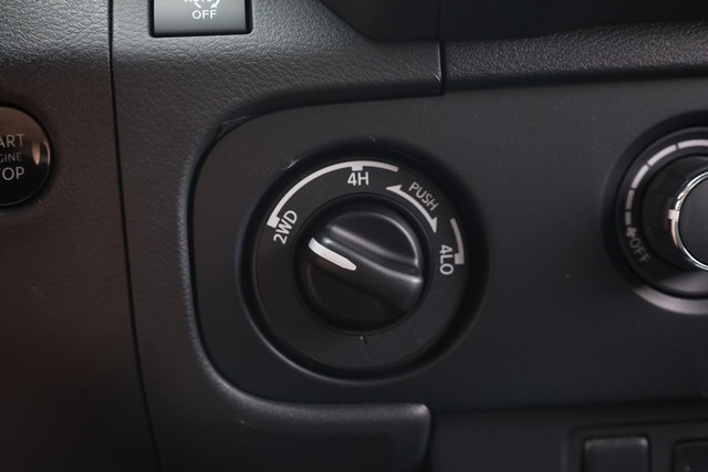 Nissan Frontier Vehicle Full-screen Gallery Image 14