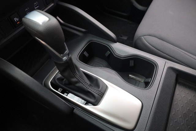 Nissan Frontier Vehicle Full-screen Gallery Image 16