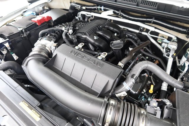 Nissan Frontier Vehicle Full-screen Gallery Image 25